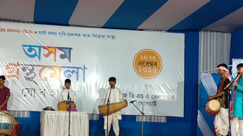 Students playing drums and pepa